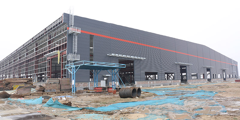 壹定发5万平钢结构厂房外墙施工