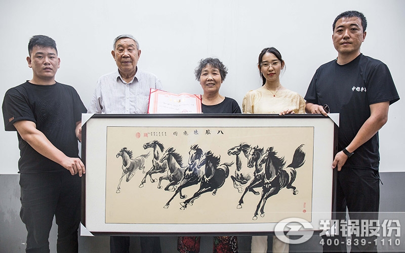 刘本立先生将其画作赠予给壹定发