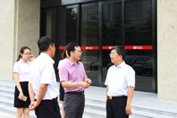 河南省商务厅副厅长张雷明莅临壹定发调研 -1